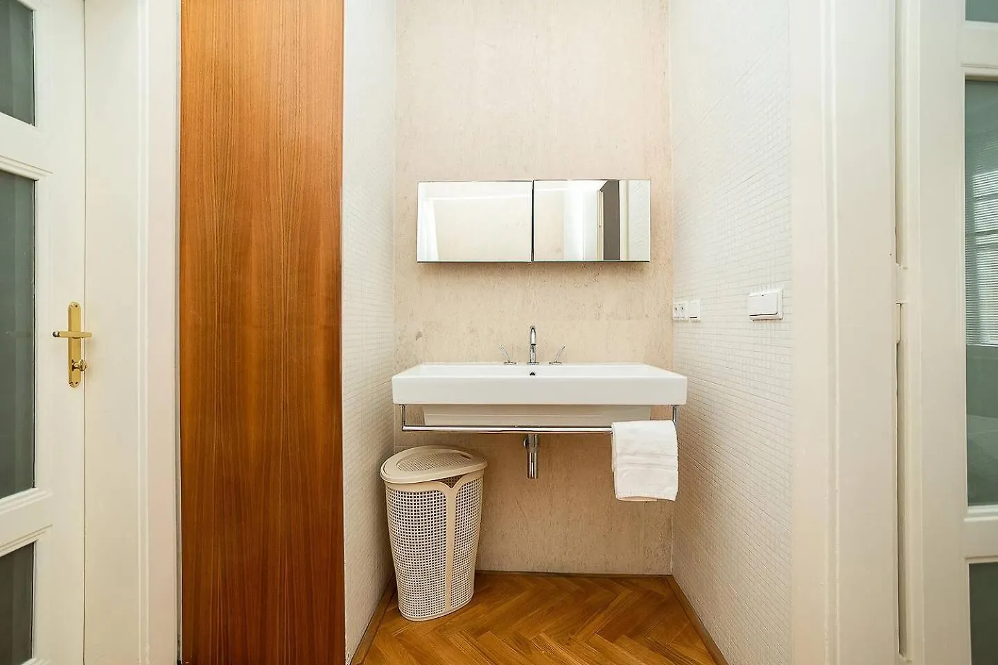 Elegant Old Town Apt With Balcony Praga Apartament