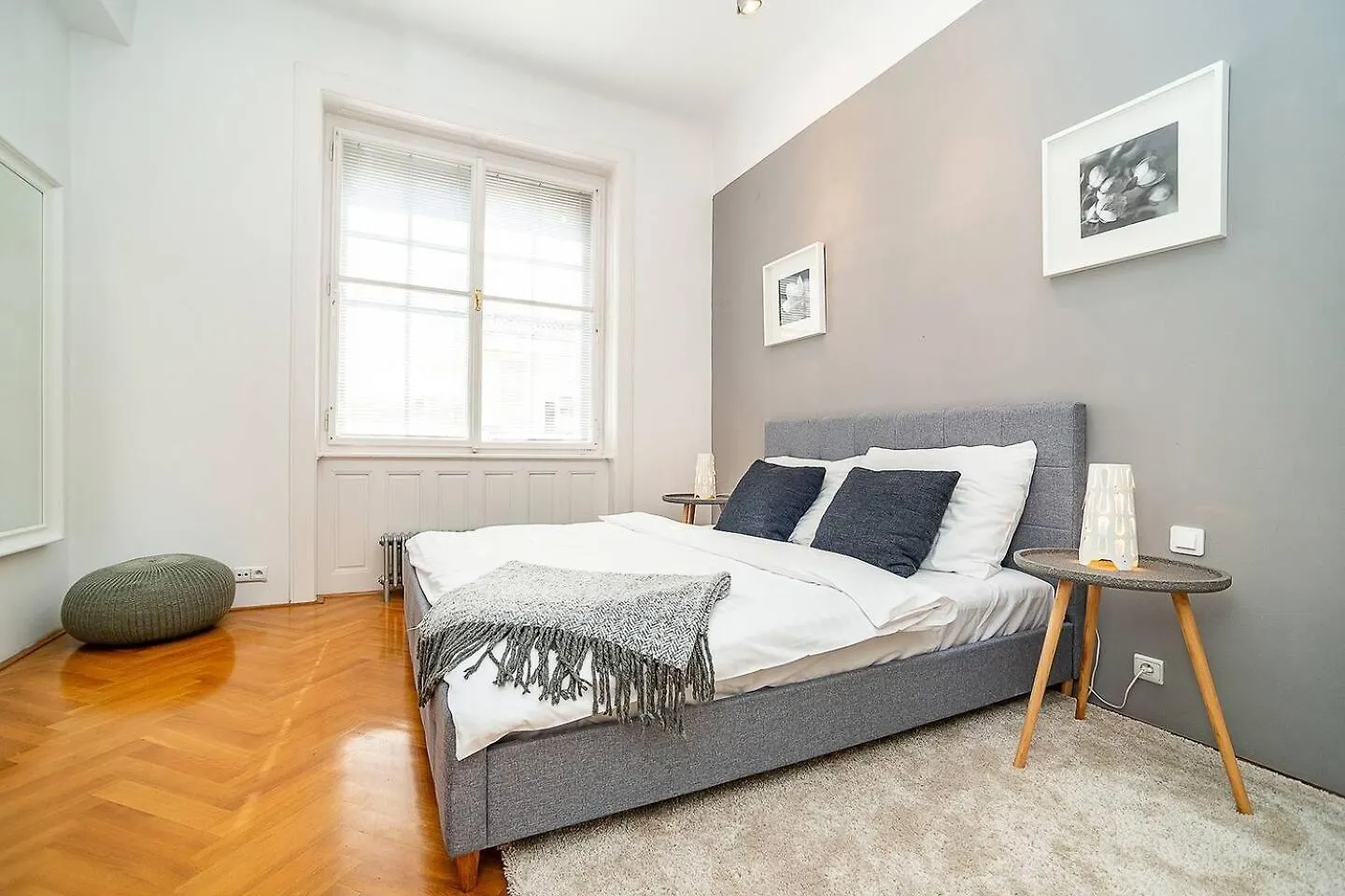 Elegant Old Town Apt With Balcony Praga
