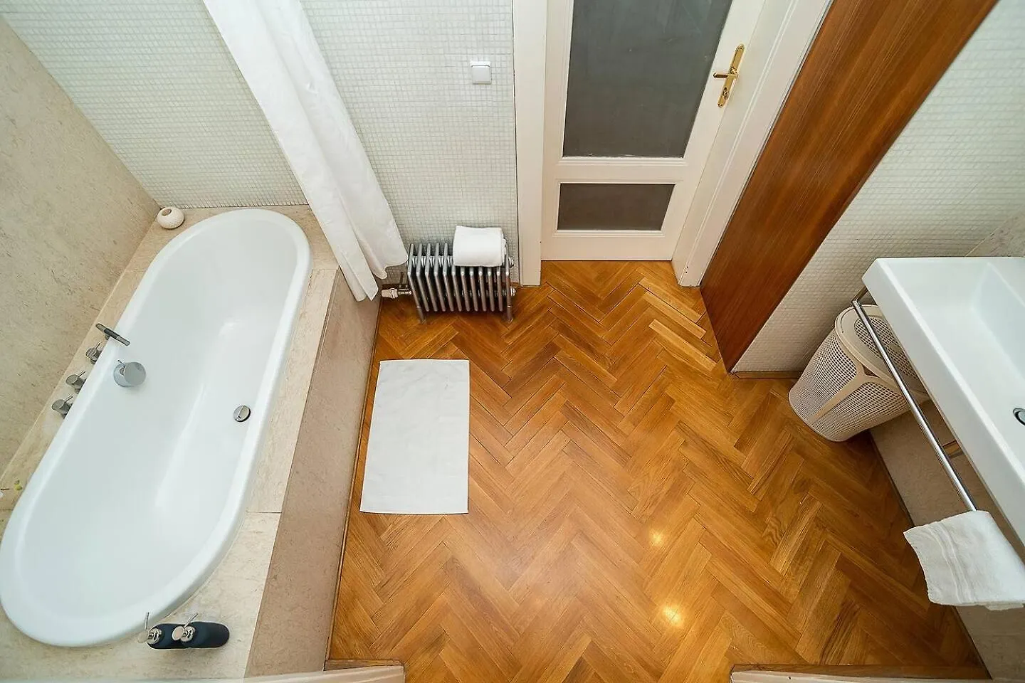 Elegant Old Town Apt With Balcony Praga Czechy