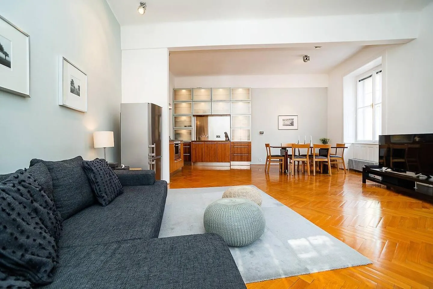 Elegant Old Town Apt With Balcony Prag Tjeckien
